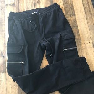 Men’s black cargo joggers